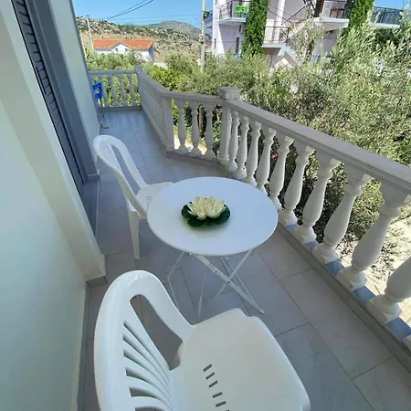 Διαμέρισμα Festim Εξαμίλιο