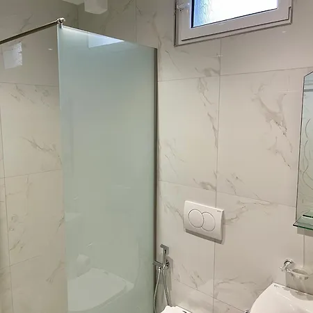 Festim Apartman *
